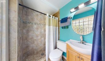 1239 IRIS St, Brookings, OR 97415