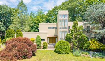 4 High Mountain Trl, Bayonne, NJ 07035