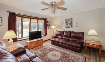 8 Beckmann Ln, Nashua, NH 03062