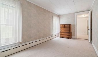 9 Willow St, Auburn, ME 04210