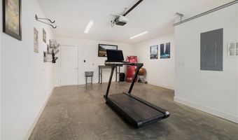 433 SW B St, Bentonville, AR 72712