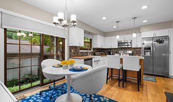 2202 Pine Grove Ct, Ann Arbor, MI 48103