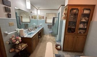 102 E Crockett St, De Kalb, TX 75559