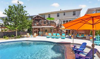 1388 Red Oak Plantation Dr, Ballwin, MO 63021