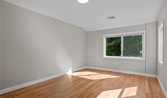 20 Maple Ct, Hopkinton, RI 02804