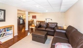 2734 Winter Garden Ct, Ann Arbor, MI 48105