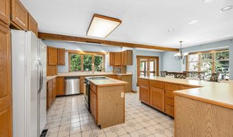 8 Horseshoe Dr, Acton, MA 01720