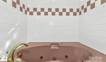 111 Hidden Pond Ln, Asheville, NC 28804