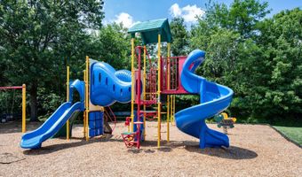 7521 CROSS GATE Ln, Alexandria, VA 22315