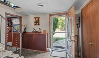 26 Lloyd Dr, Coventry, RI 02816