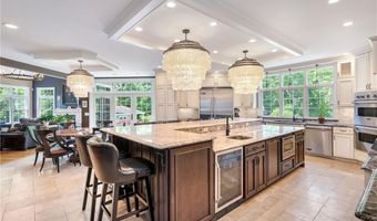 81 Crest Dr, Cranston, RI 02921