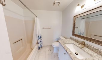 2221 S Huron Pkwy 4, Ann Arbor, MI 48104
