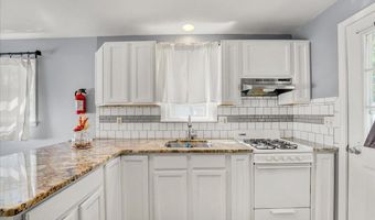 215 Laurel Dr, Bayville, NJ 08721