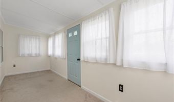 37 Reservoir Rd, Middletown, RI 02842