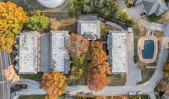 916 Claytonbrook Dr 1, Ballwin, MO 63011