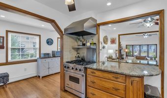 854 Main St, Belford, NJ 07718