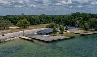 623 Barn Rd, Bonneau, SC 29431