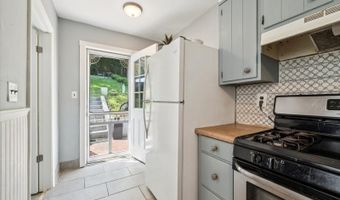4 Park Heights Ave, Andover, NJ 07801
