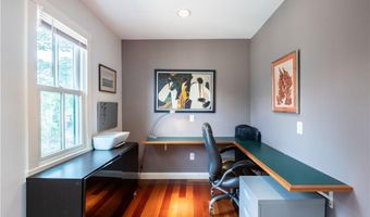 22 Young St, Newport, RI 02840