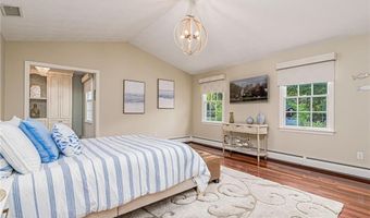 36 Beauchamp Dr, North Kingstown, RI 02874