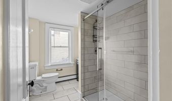 18 Rhode Island Ave 3, Newport, RI 02840