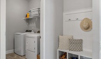 938 Deepwood Ct, Boiling Springs, SC 29316