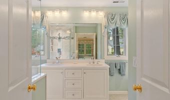 36 Pickman Dr 36, Bedford, MA 01730
