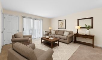 2221 W Nichols Rd A, Arlington Heights, IL 60004