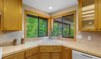 1042 Oak Knoll Dr, Ashland, OR 97520