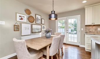 1093 Del Ebro Dr, Ballwin, MO 63011