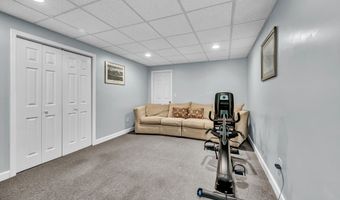 9 Arapaho Rd, Brookfield, CT 06804