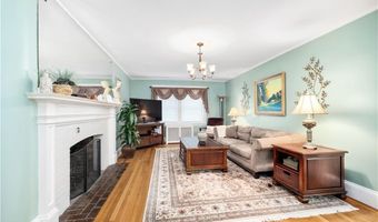 121 Commonwealth Ave, Warwick, RI 02886