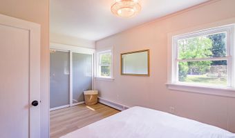 221 Lincolnville Ave, Belfast, ME 04915