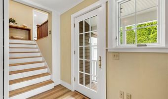81 Mathewson Rd, Barrington, RI 02806