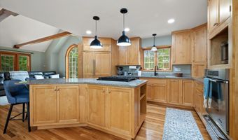 43 Darling Parke Dr, Bangor, ME 04401