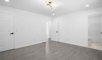 18 Pleasantview Ave, Johnston, RI 02919