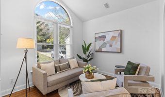 2016 Sablewood Dr, Charlotte, NC 28205