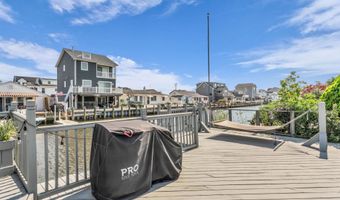 215 Pine Dr, Bayville, NJ 08721