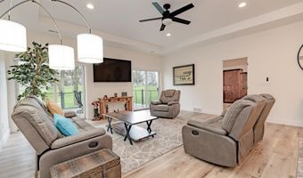 1018 Emerald Hills Dr, Arnolds Park, IA 51331
