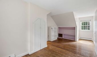 16 Ramblewood Dr, Branford, CT 06405