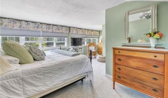 39 Cedar Dr, Danbury, CT 06811