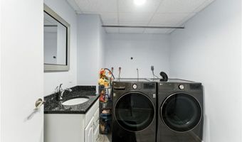 22 Camelot Cir, Johnston, RI 02919