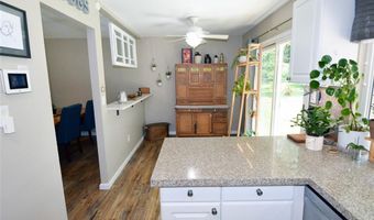 872 Village Brook Ct, Ballwin, MO 63021