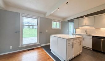 510 Wicklow Dr, Ballwin, MO 63021