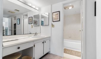 20301 W Country Club Dr PH-28, Aventura, FL 33180