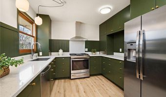 953 Redwood Dr, Apple Valley, MN 55124