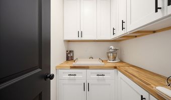 1479 Main St, Acushnet, MA 02743