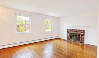 86 Rogers Ave, Barrington, RI 02806