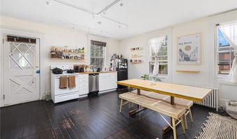 27 Franklin St, Newport, RI 02840
