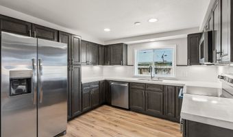 749 1ST St, Brookings, OR 97415